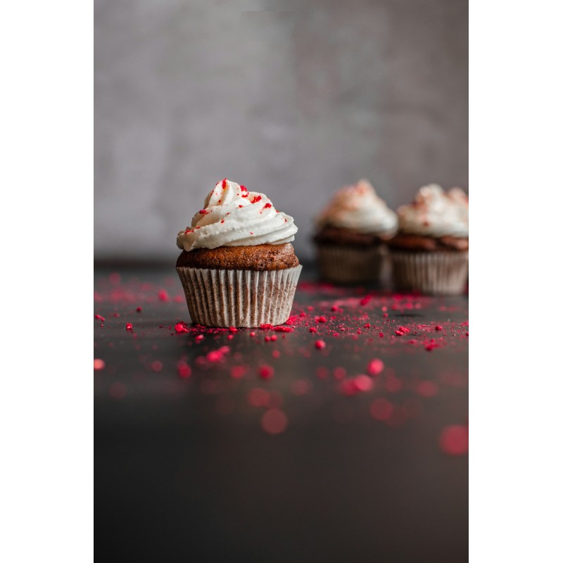 Muffins cu Căpșuni și Ciocolată Albă